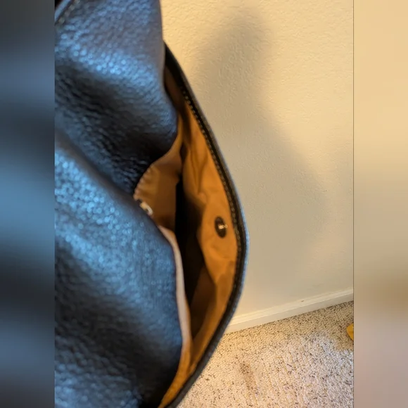 The Sak Elegant Black Leather Shoulder Bag - Picture 15 of 15